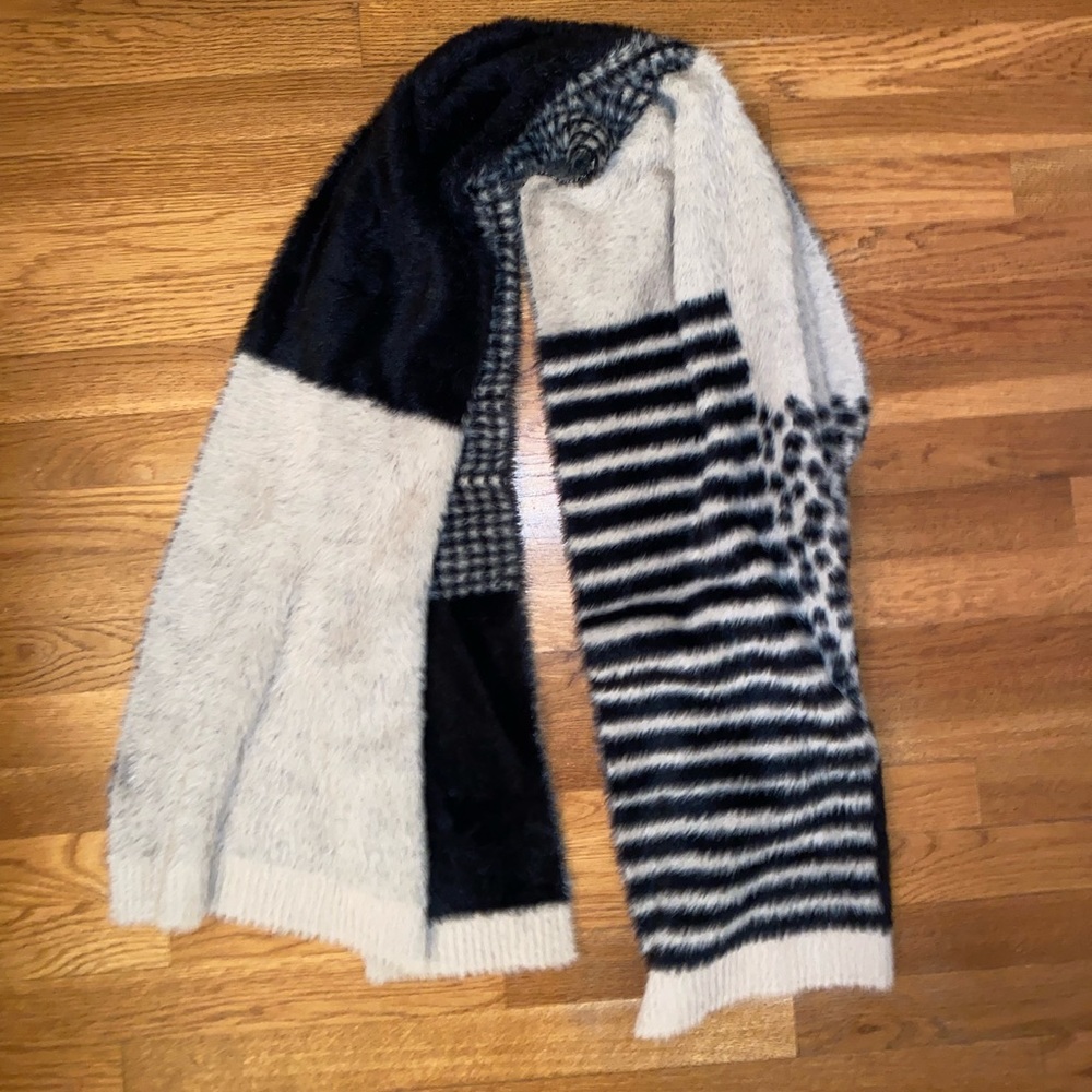 NWOT multi pattern shawl/scarf
